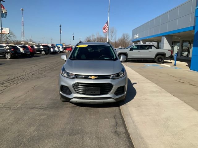 Used 2022 Chevrolet Trax LT w/ LT Convenience Package image 3