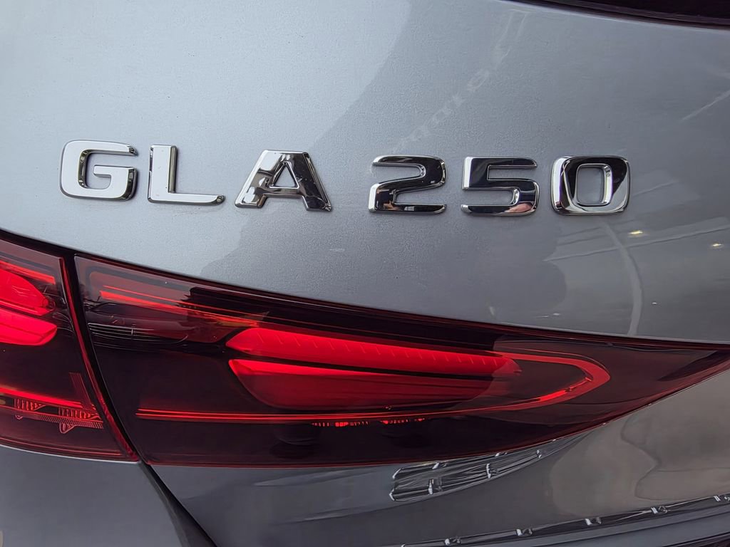 Certified 2025 Mercedes-Benz GLA 250 4MATIC image 36