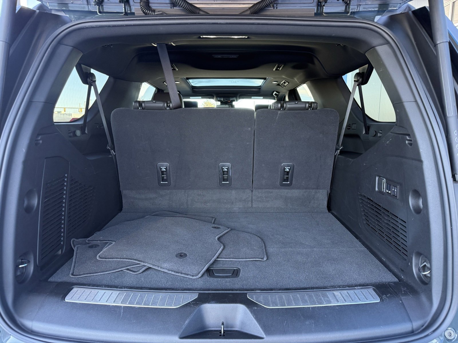 Used 2025 Chevrolet Suburban Z71 w/ Z71 Off-Road Package image 16