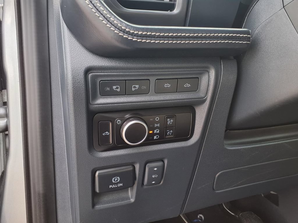 Used 2023 Ford F150 Lightning Platinum AWD/4WD image 27