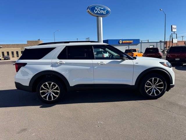 New 2026 Ford Explorer ST-Line image 2