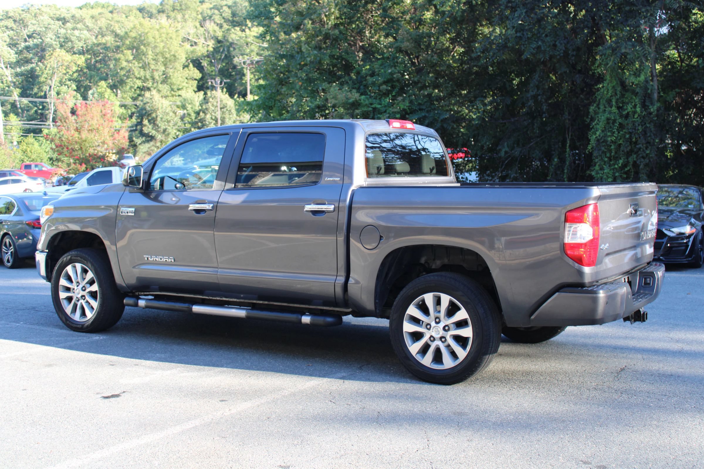 Used 2016 Toyota Tundra Limited w/ Limited Premium Package AWD/4WD image 4