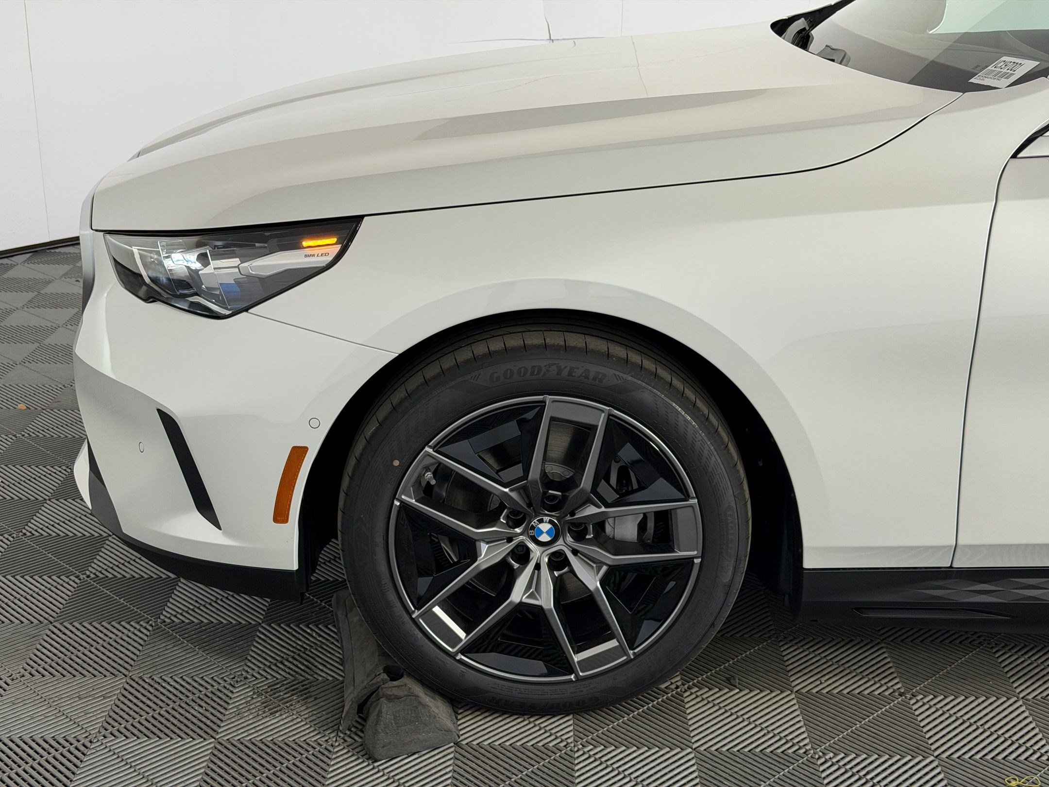 Used 2027 BMW i5 eDrive40 w/ Convenience Package RWD image 11