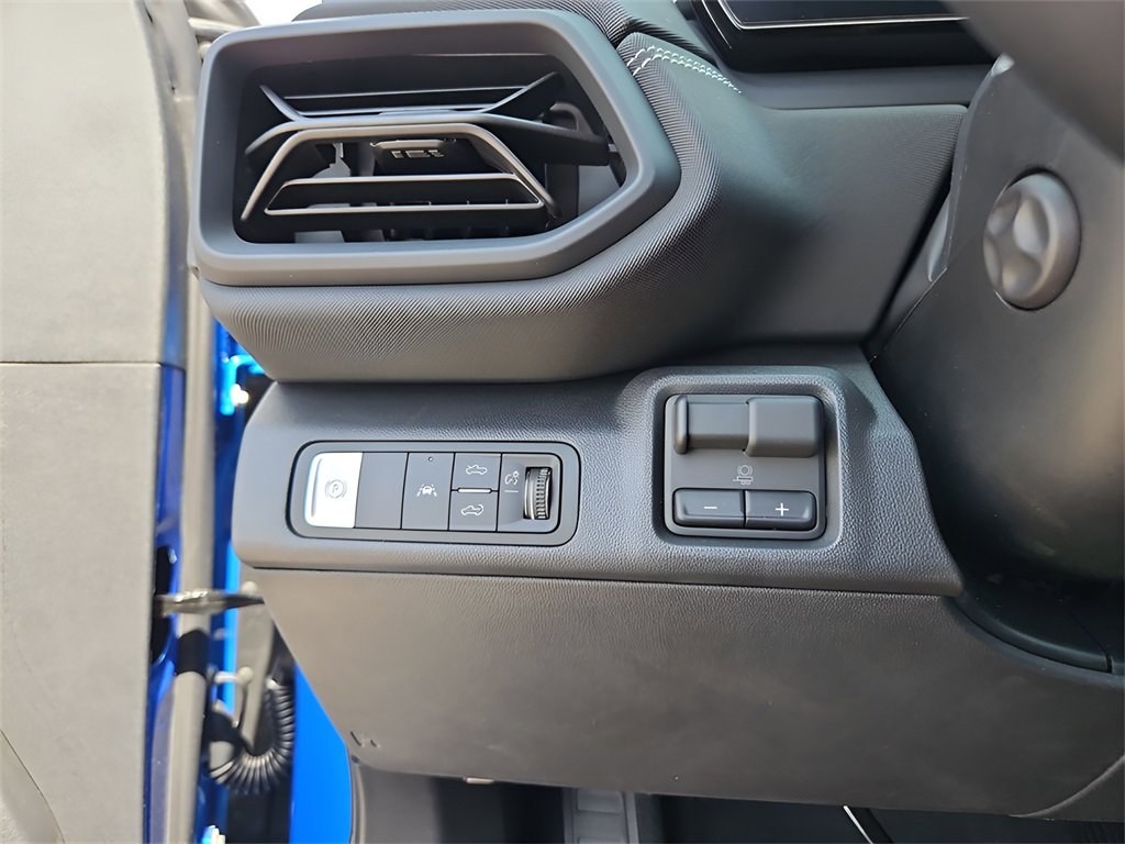 New 2025 Chevrolet Silverado EV LT image 15