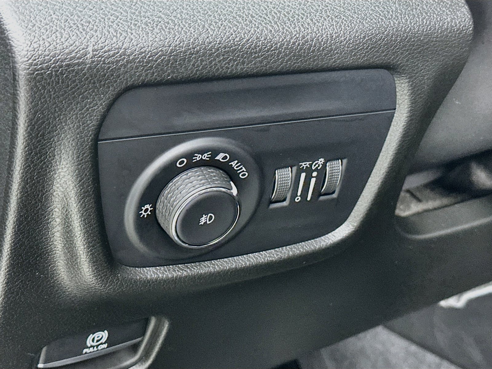 Used 2023 Jeep Grand Cherokee L Limited w/ Luxury Tech Group II RWD image 10