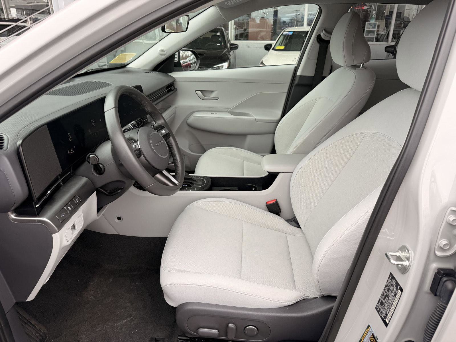 Used 2025 Hyundai Kona SEL image 13