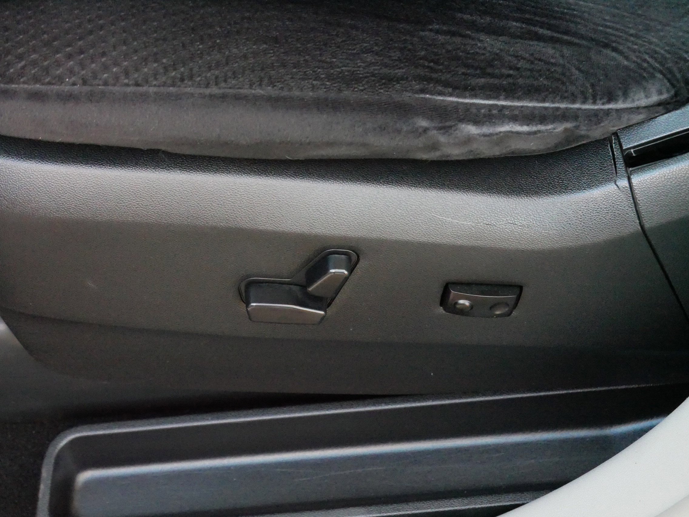 Used 2014 Chrysler Town & Country Touring image 20