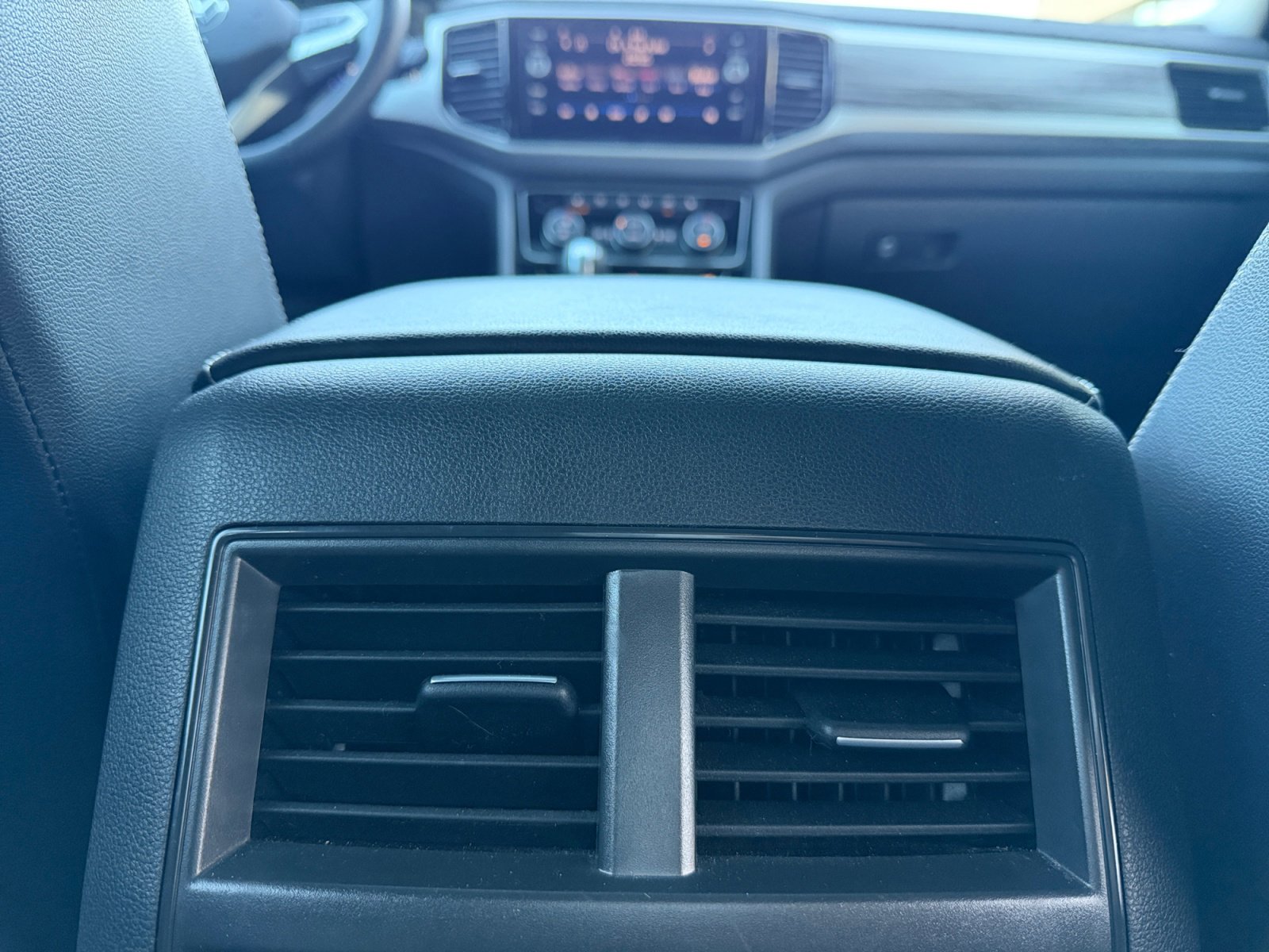 Used 2022 Volkswagen Atlas Cross Sport SE image 32