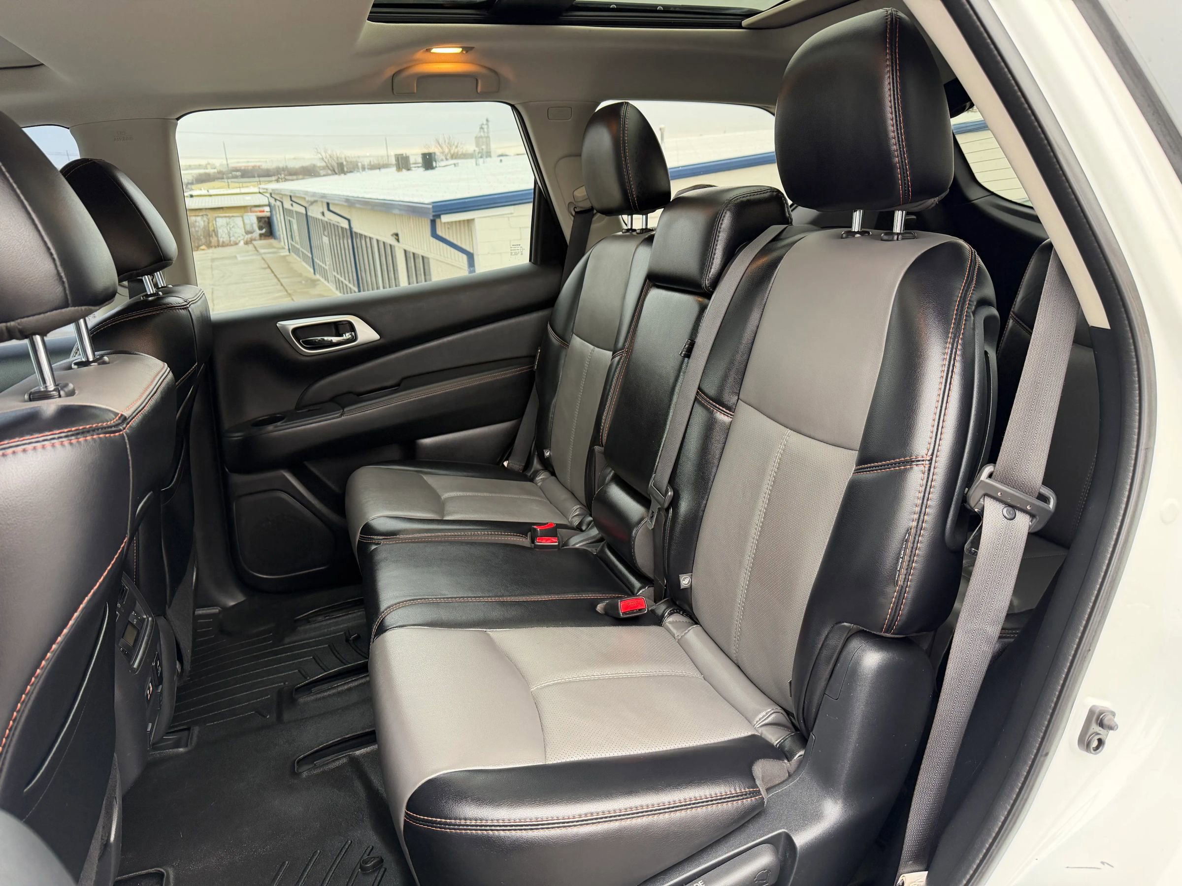 Used 2020 Nissan Pathfinder SL image 12