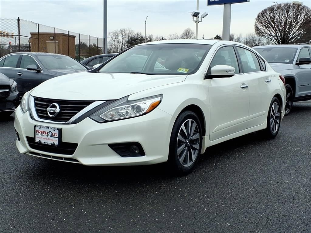 Used 2017 Nissan Altima 2.5 SV w/ Convenience Package image 3