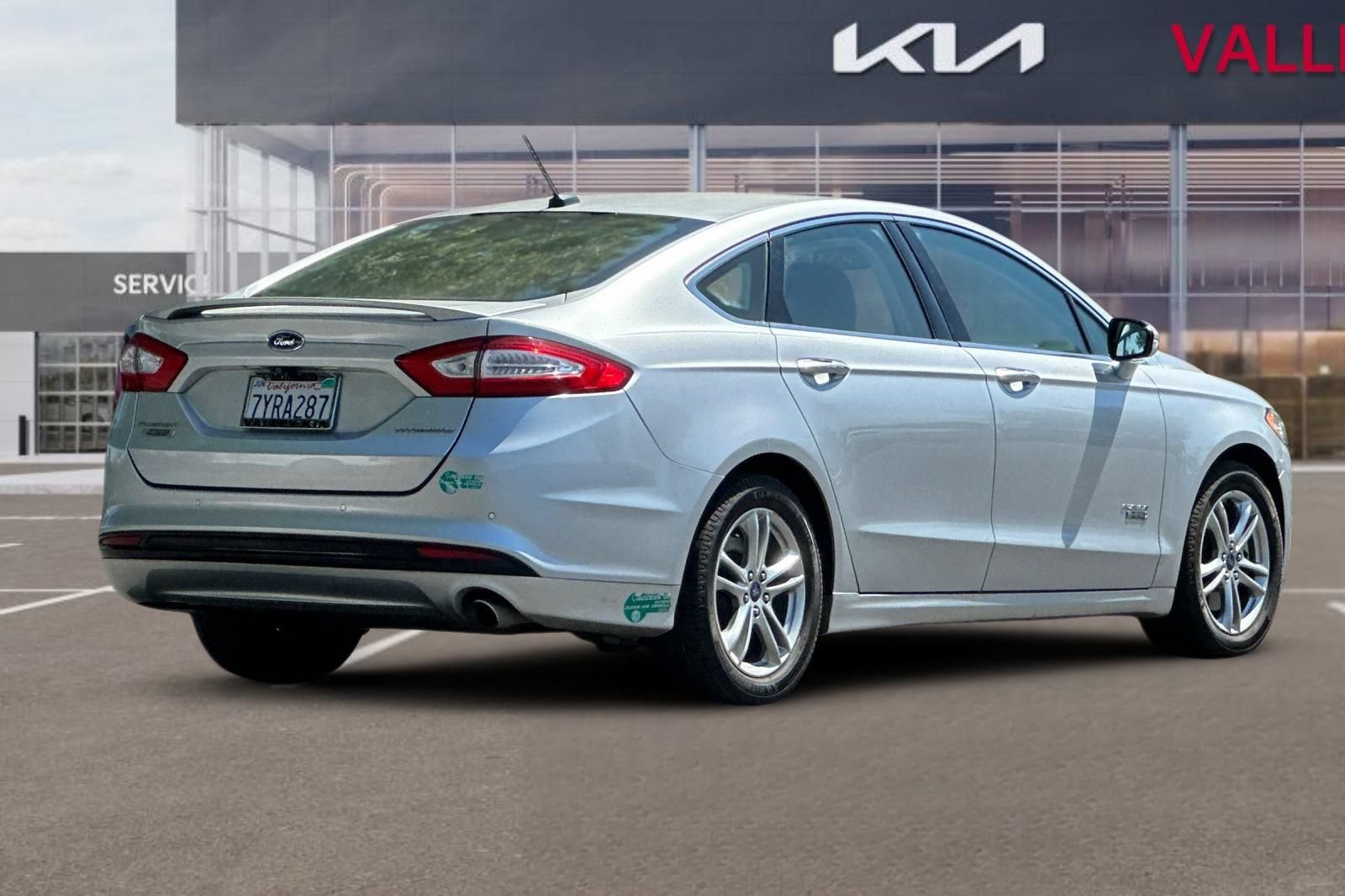 Used 2016 Ford Fusion Energi Titanium w/ Driver Assist Package FWD image 4