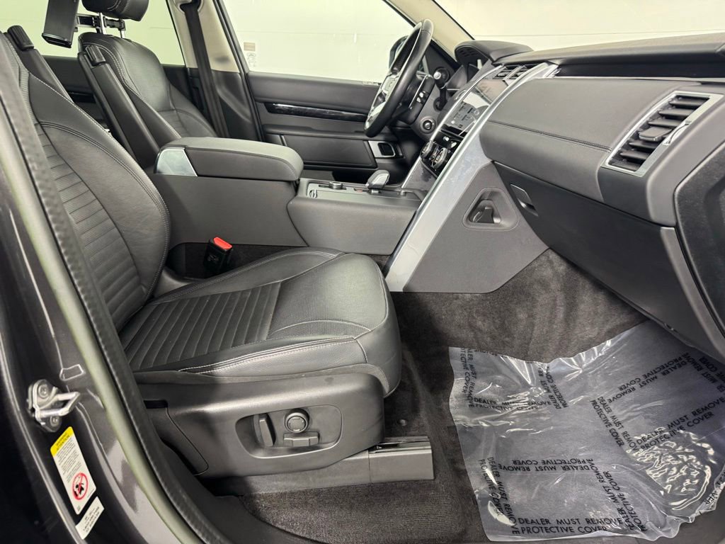 Used 2023 Land Rover Discovery S AWD/4WD image 34