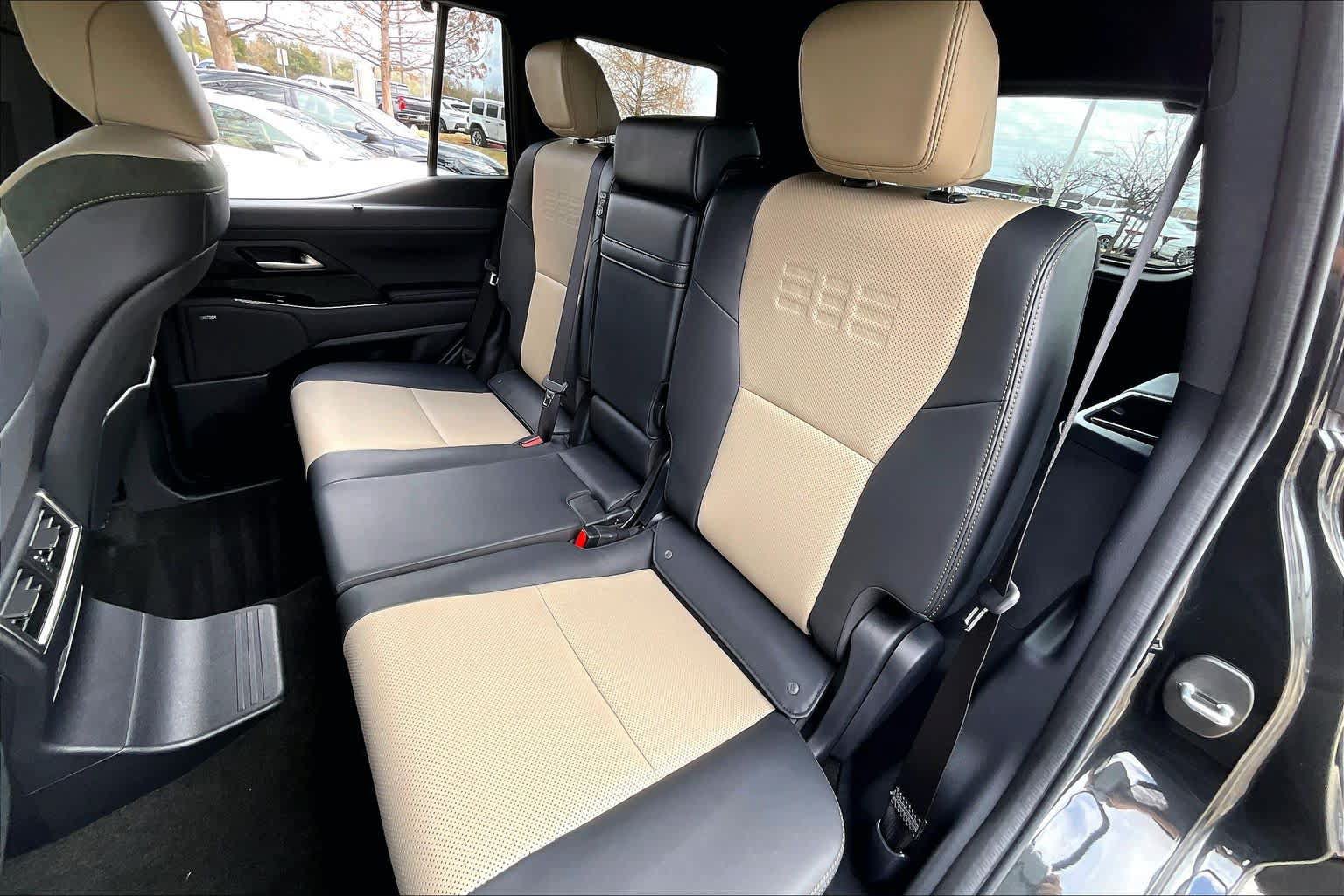 Used 2024 Lexus GX 550 AWD/4WD image 43