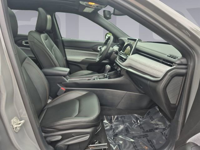 Used 2024 Jeep Compass Latitude w/ Sun and Sound Group AWD/4WD image 17