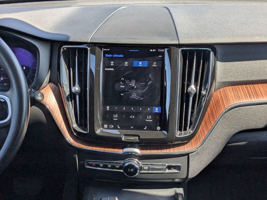 Used 2023 Volvo XC60 B5 Plus AWD/4WD image 19