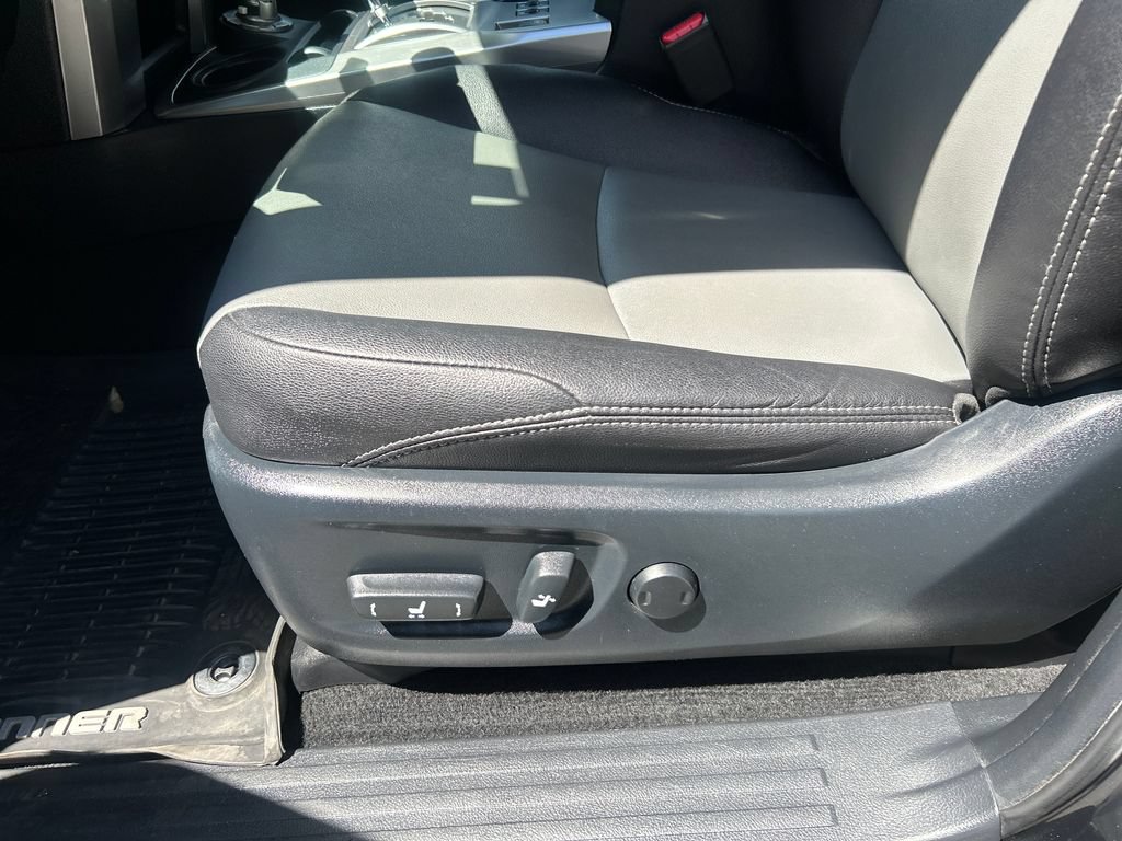 Used 2018 Toyota 4Runner SR5 Premium AWD/4WD image 28
