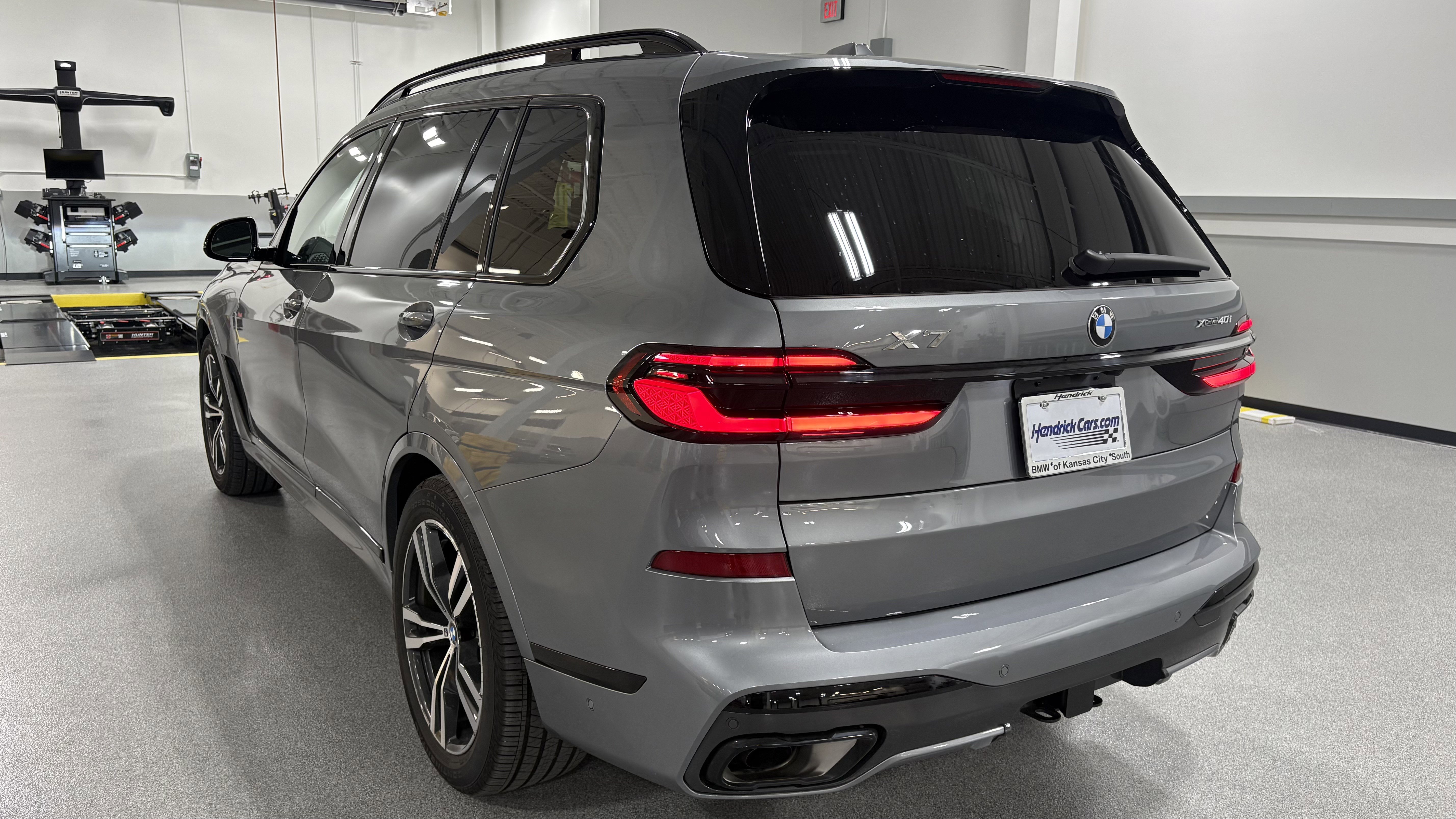 Used 2026 BMW X7 xDrive40i w/ M Sport Package AWD/4WD image 8