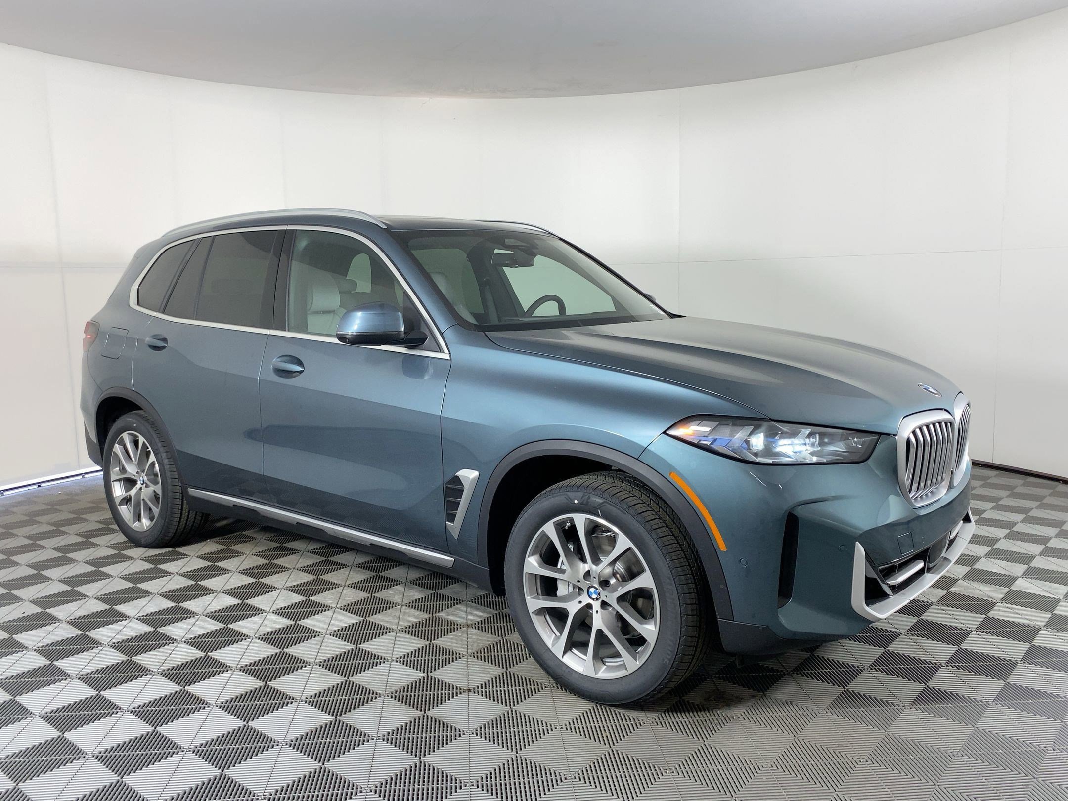 Used 2026 BMW X5 sDrive40i w/ Premium Package RWD image 6