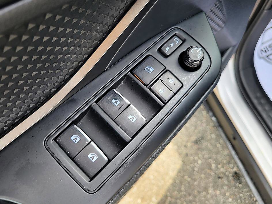 Used 2018 Toyota C-HR XLE image 10