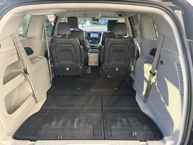 Used 2024 Chrysler Pacifica Touring-L image 25