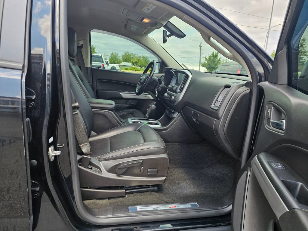 Used 2018 Chevrolet Colorado ZR2 w/ ZR2 Midnight Special Edition AWD/4WD image 12