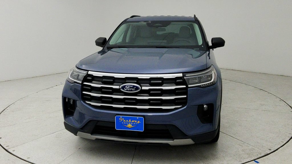 Used 2025 Ford Explorer Active w/ Active Comfort Package RWD image 2
