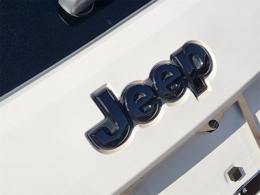 Used 2020 Jeep Grand Cherokee Altitude image 12