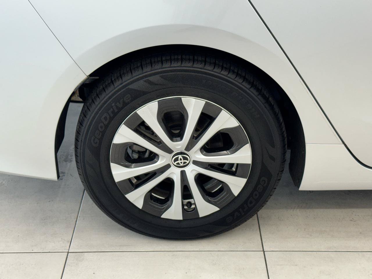 Used 2022 Toyota Prius Prime LE FWD image 40