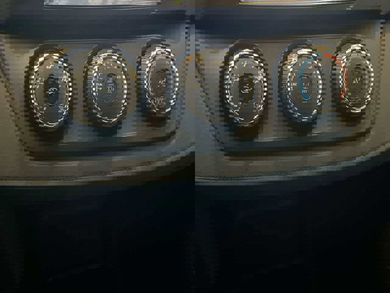 Used 2018 Toyota RAV4 LE image 18