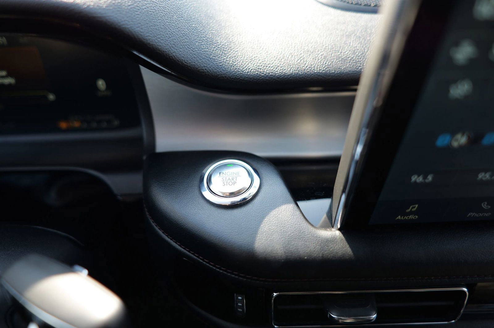 Used 2023 Lincoln Aviator AWD image 24