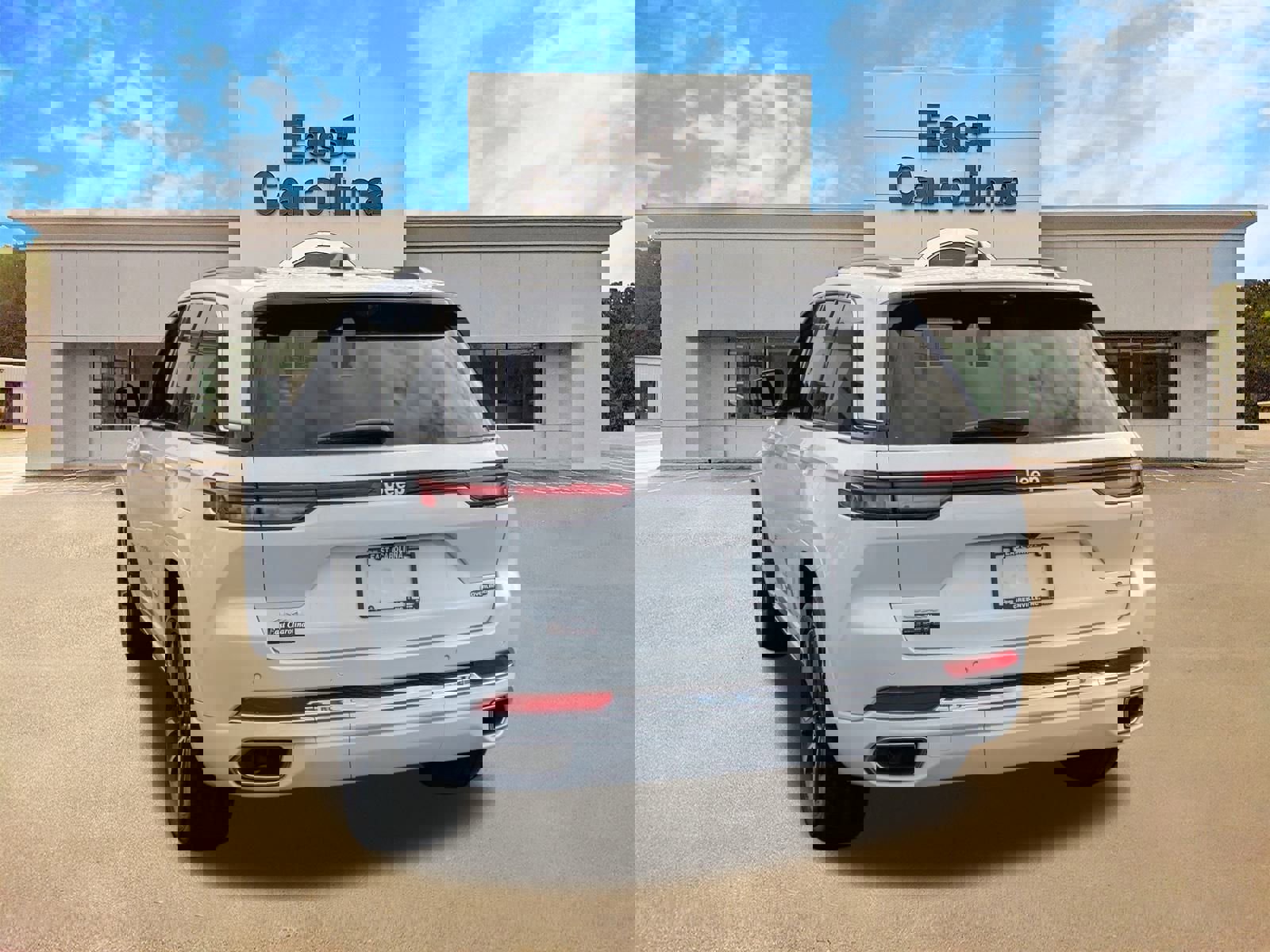 Certified 2025 Jeep Grand Cherokee Overland w/ Luxury Tech Group IV image 5