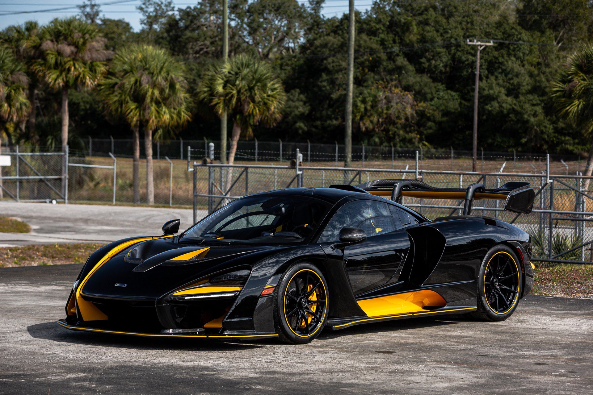 Used 2019 McLaren Senna image 79