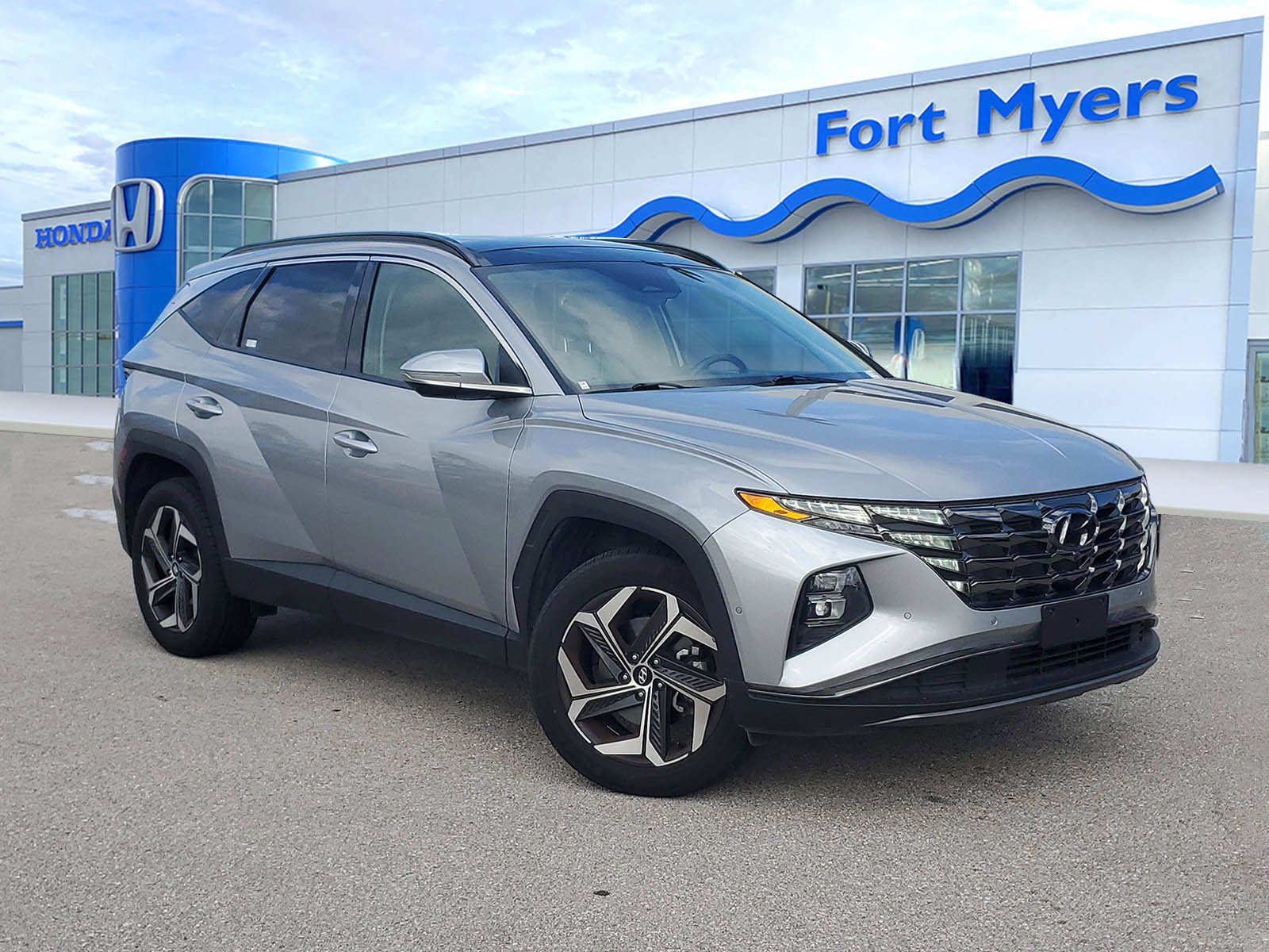 Used 2024 Hyundai Tucson Limited image 1
