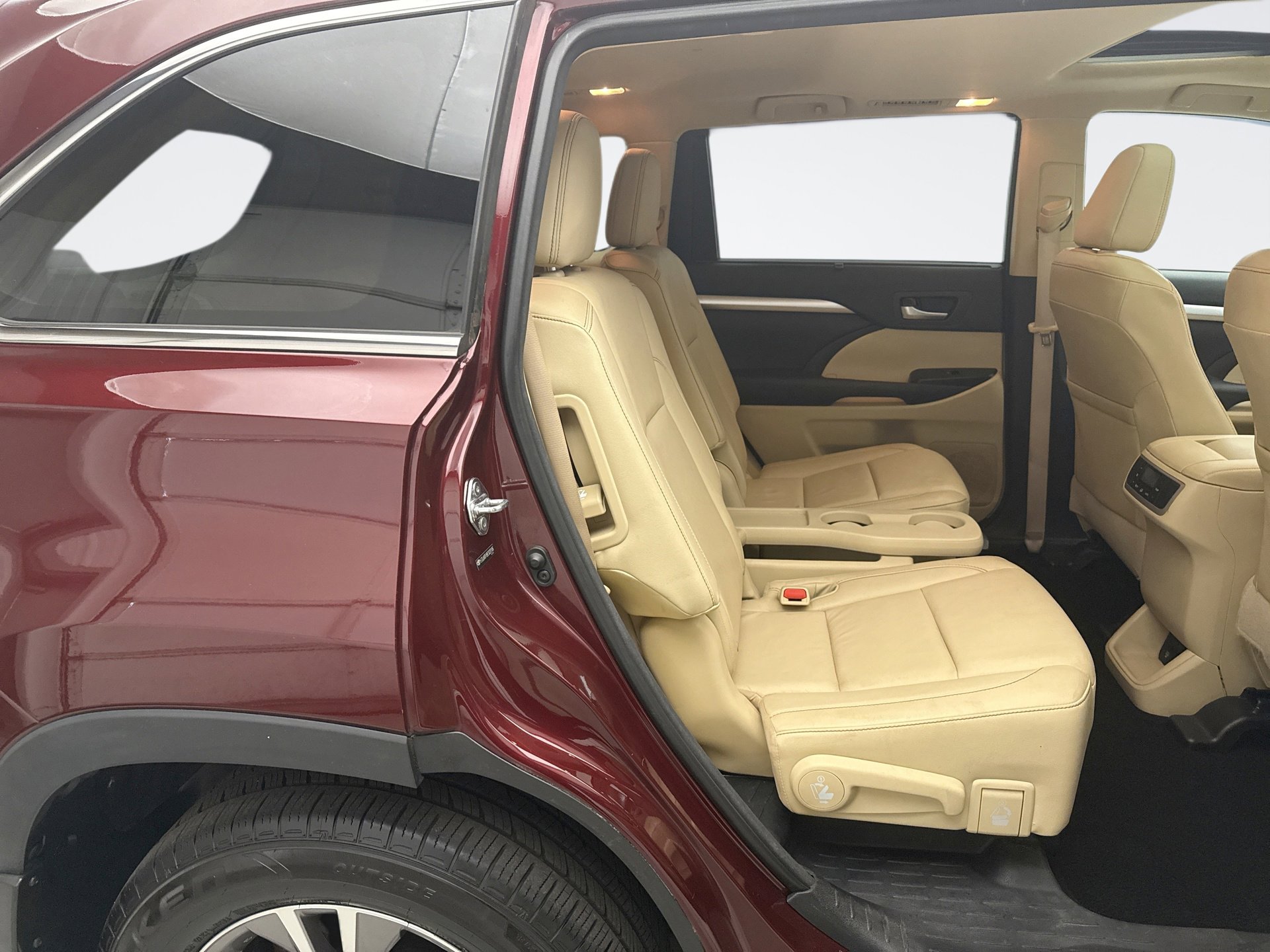 Used 2014 Toyota Highlander XLE image 18