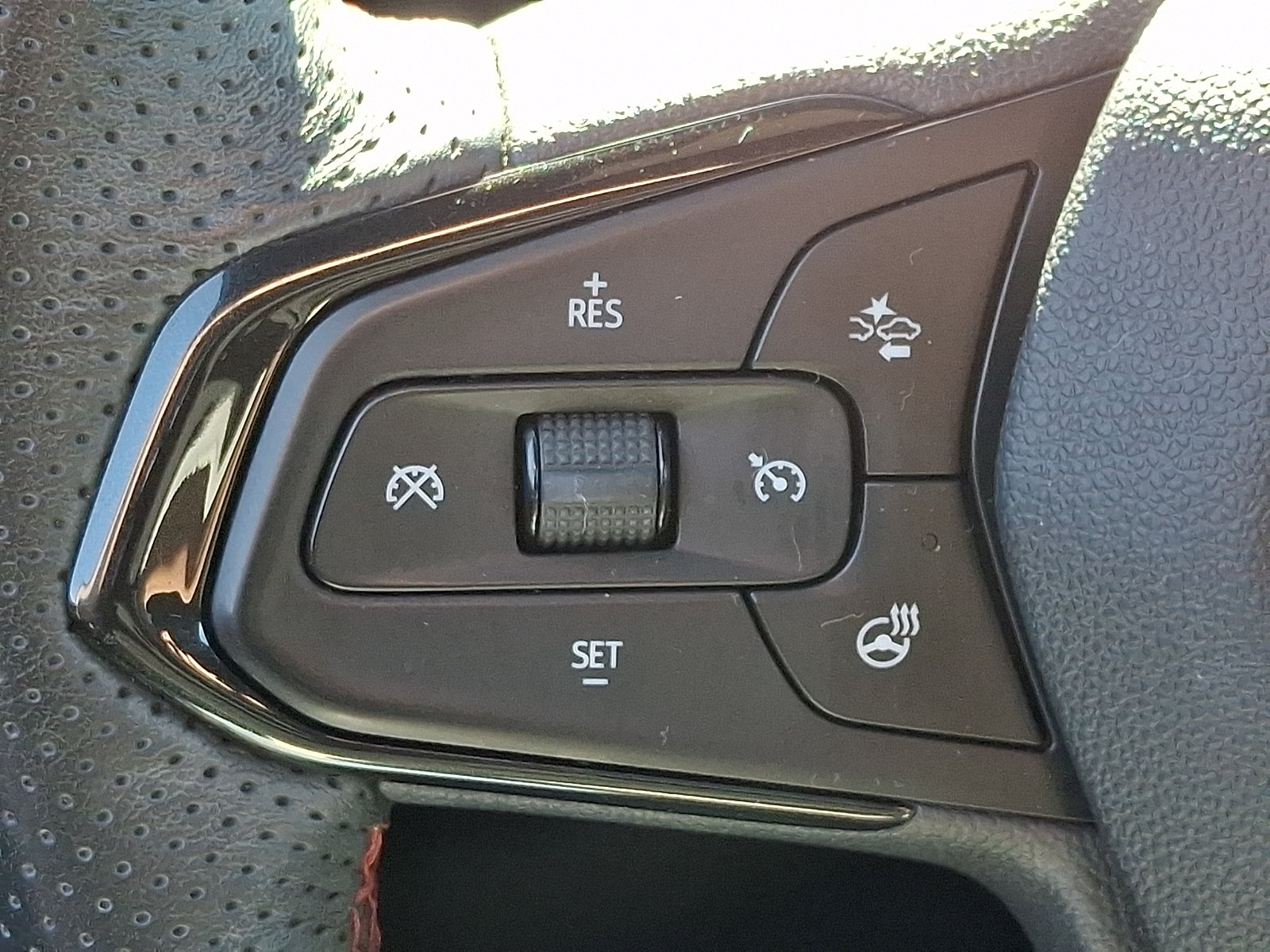 Certified 2023 Chevrolet TrailBlazer RS AWD/4WD image 21