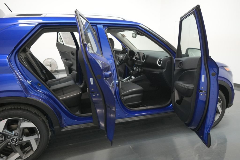 New 2025 Hyundai Venue Limited image 32