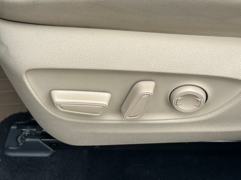 Used 2021 Toyota Highlander Platinum image 28