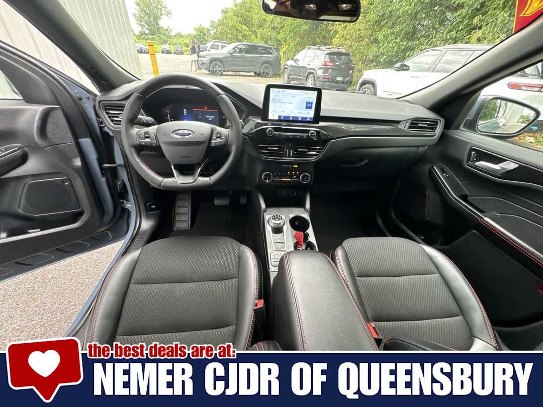 Used 2025 Ford Escape ST-Line Select AWD/4WD image 20