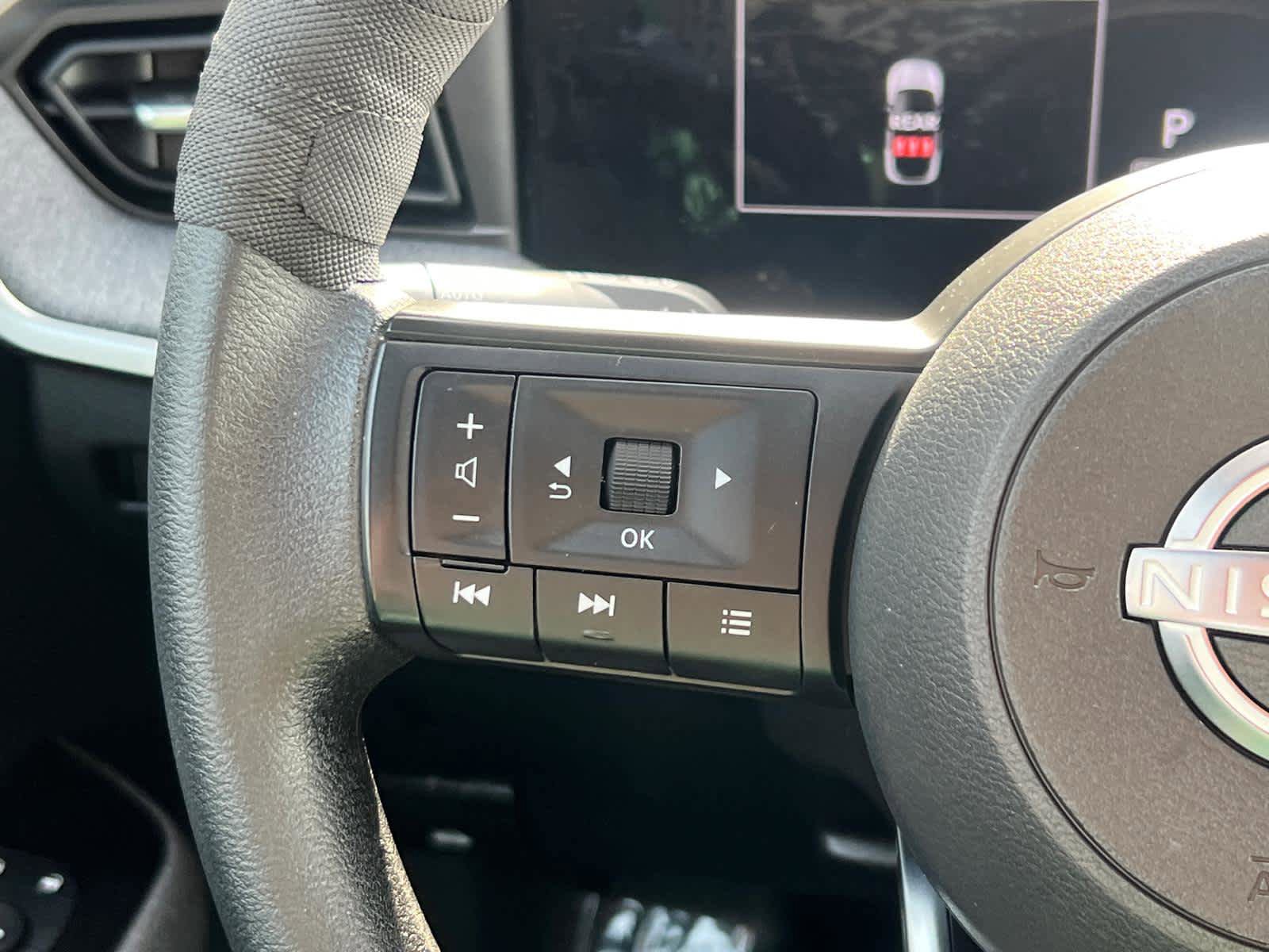 Used 2025 Nissan Kicks SV AWD/4WD image 21