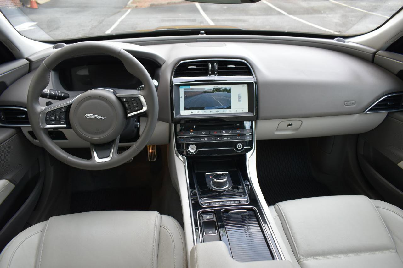 Used 2019 Jaguar XE Prestige RWD image 16