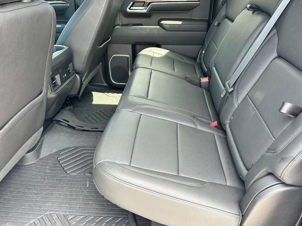 Used 2022 Chevrolet Silverado 1500 LT Trail Boss w/ LT Trail Boss Premium Package AWD/4WD image 7