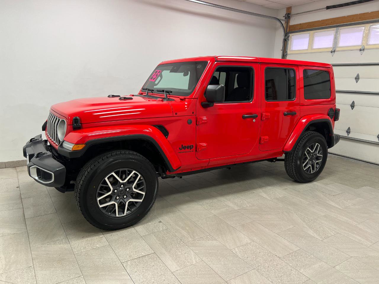 Used 2025 Jeep Wrangler Unlimited Sahara image 2