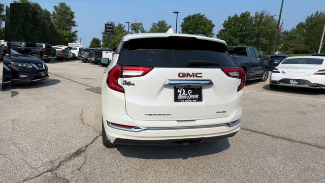 Used 2024 GMC Terrain Denali w/ Denali Premium Package AWD/4WD image 7