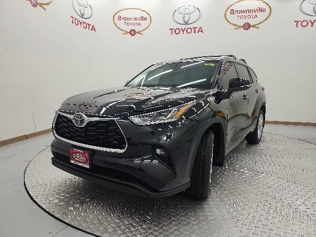 Certified 2025 Toyota Highlander Limited AWD/4WD image 2