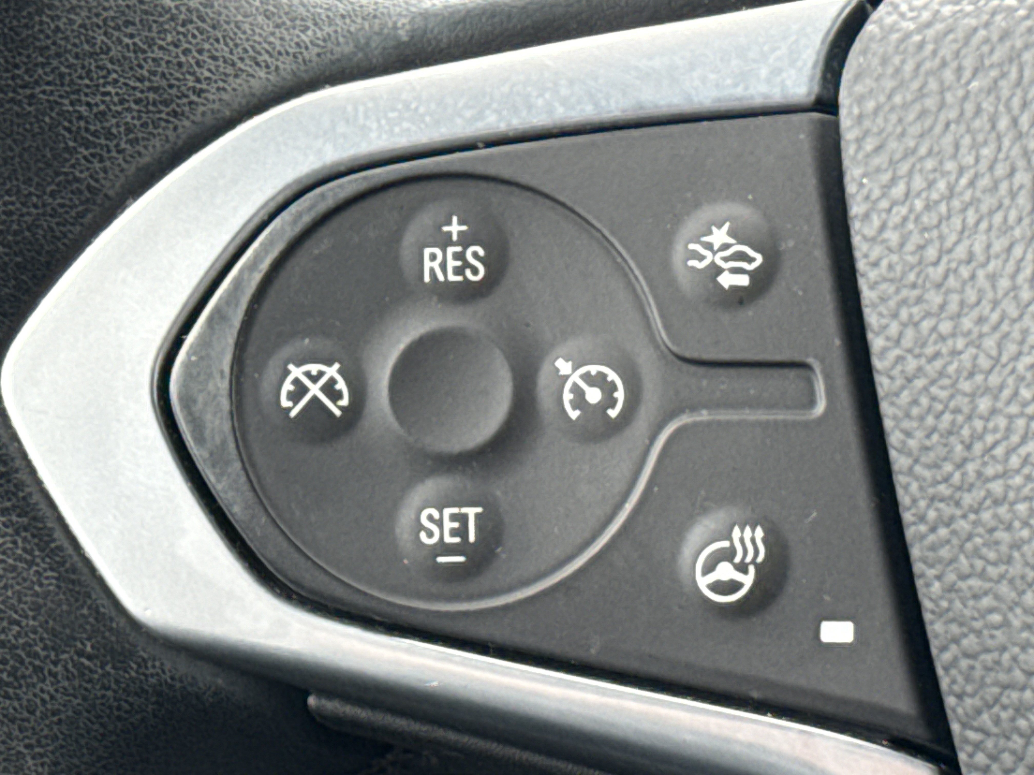 Used 2023 Chevrolet Traverse LT AWD/4WD image 19