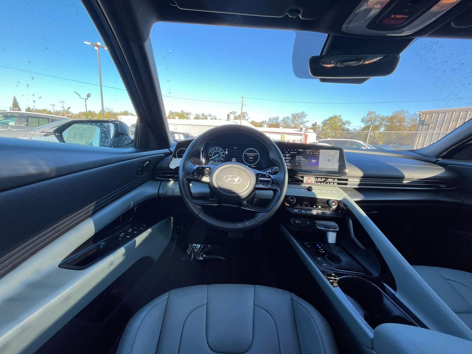 Used 2025 Hyundai Elantra Limited image 36