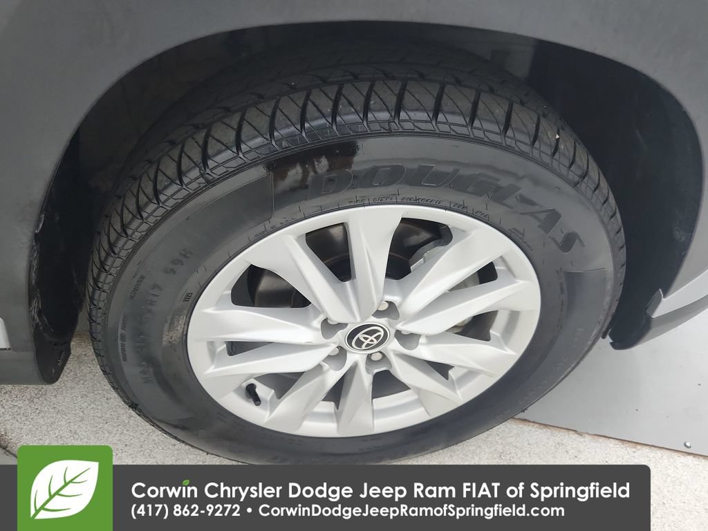 Used 2022 Toyota Corolla Cross LE FWD image 34