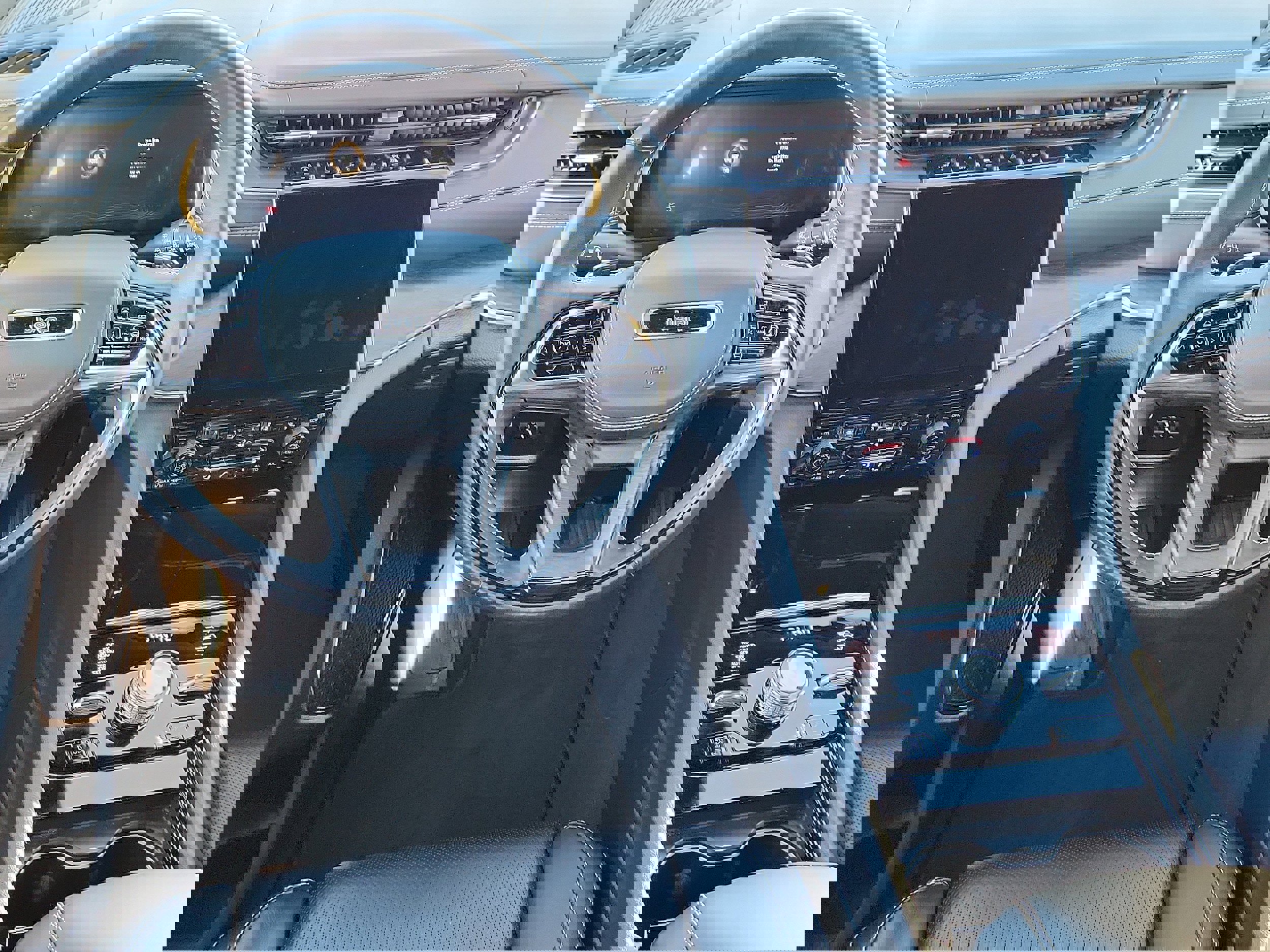 Used 2023 Jeep Grand Cherokee Overland w/ Adv Protech Group III image 12