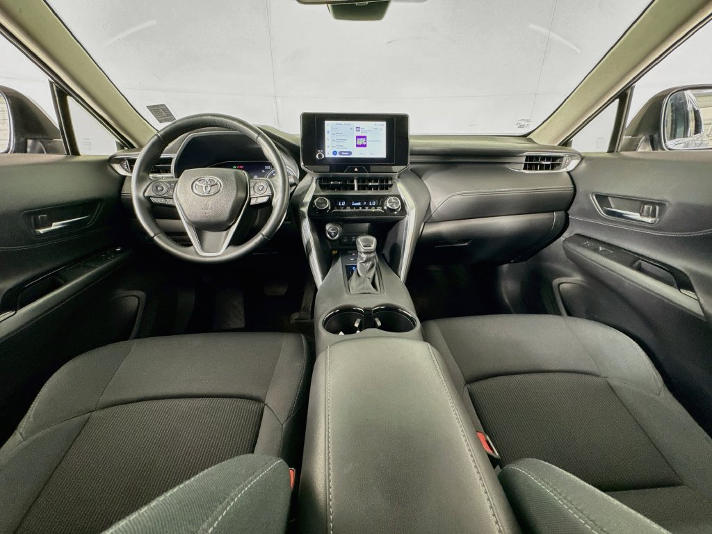 Used 2024 Toyota Venza LE AWD/4WD image 24