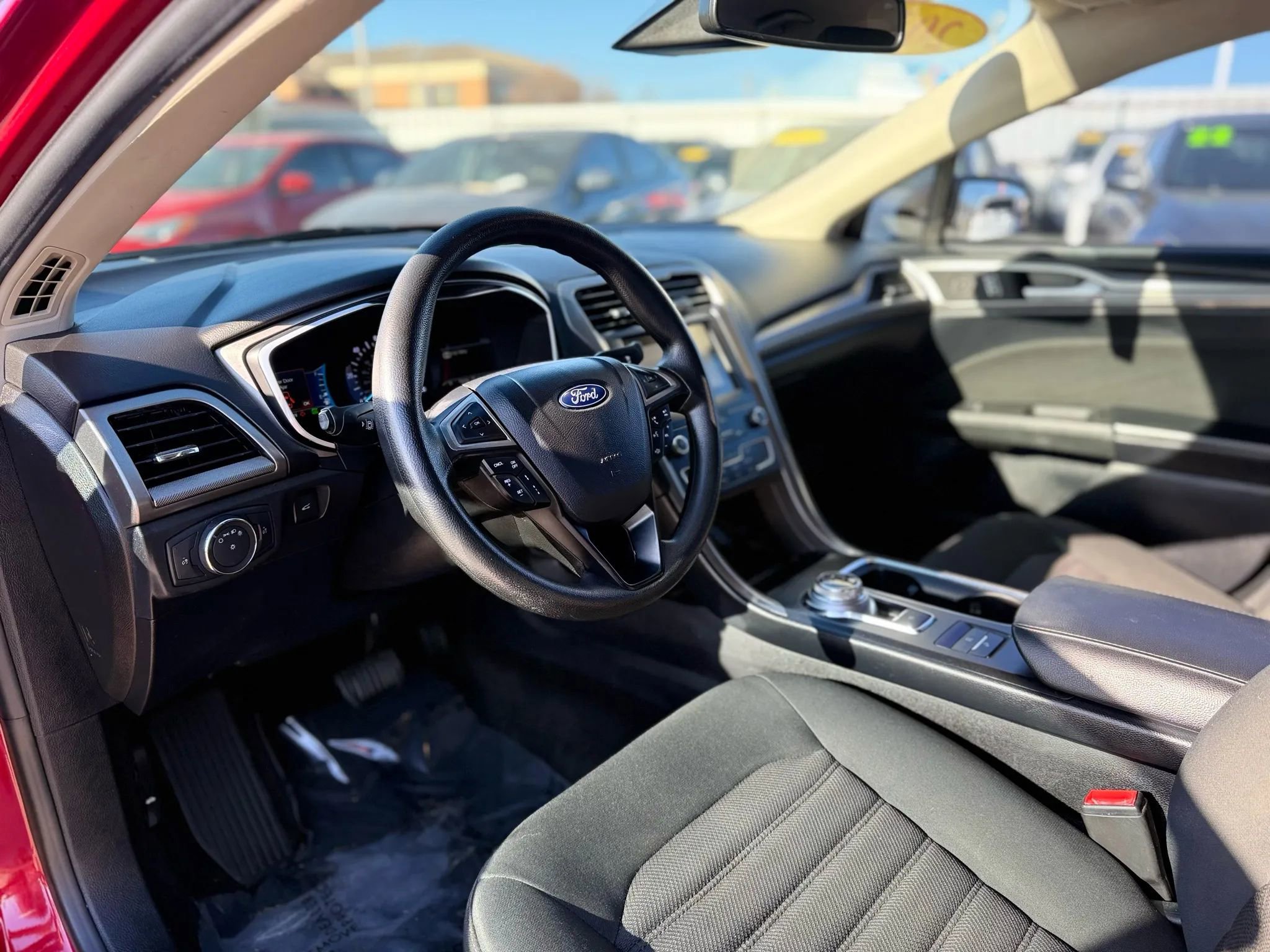 Used 2019 Ford Fusion SE FWD image 13